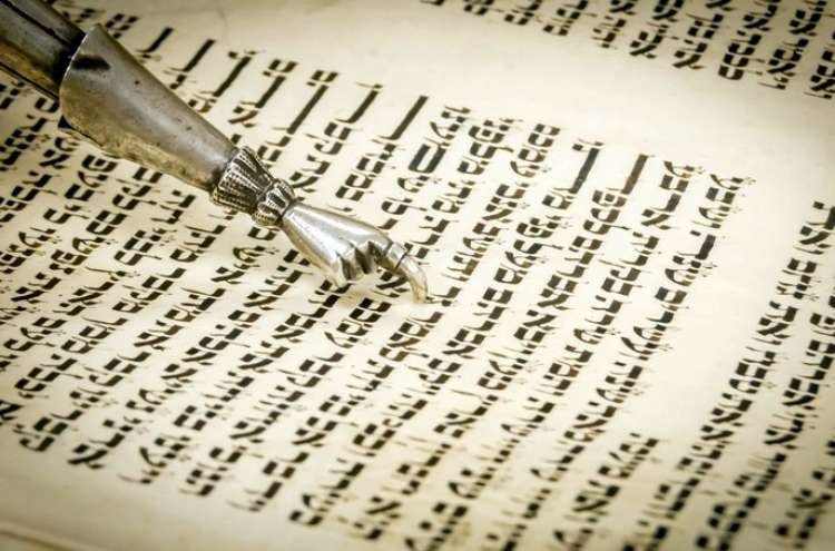 שיעור באנגלית על מצוות "לא תוכל לתת עליך איש נכרי"